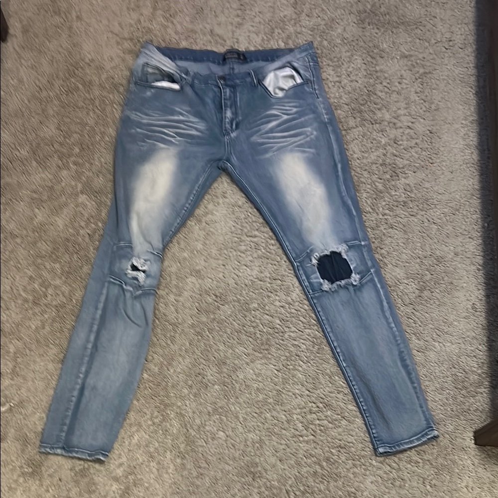 Skinny Blue Jeans with Distressed Details and Tapered Fit
